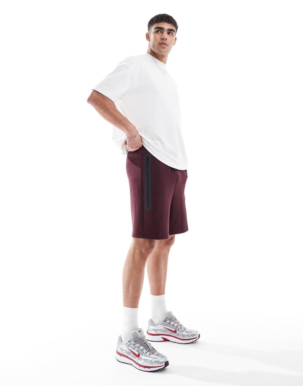 Nike Club tech fleece shorts in burgundy