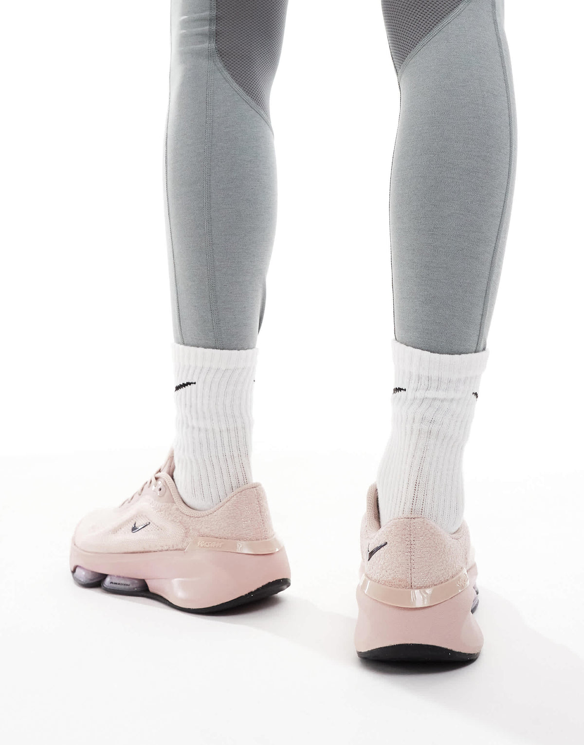 Nike Training Versair premium trainers in pink