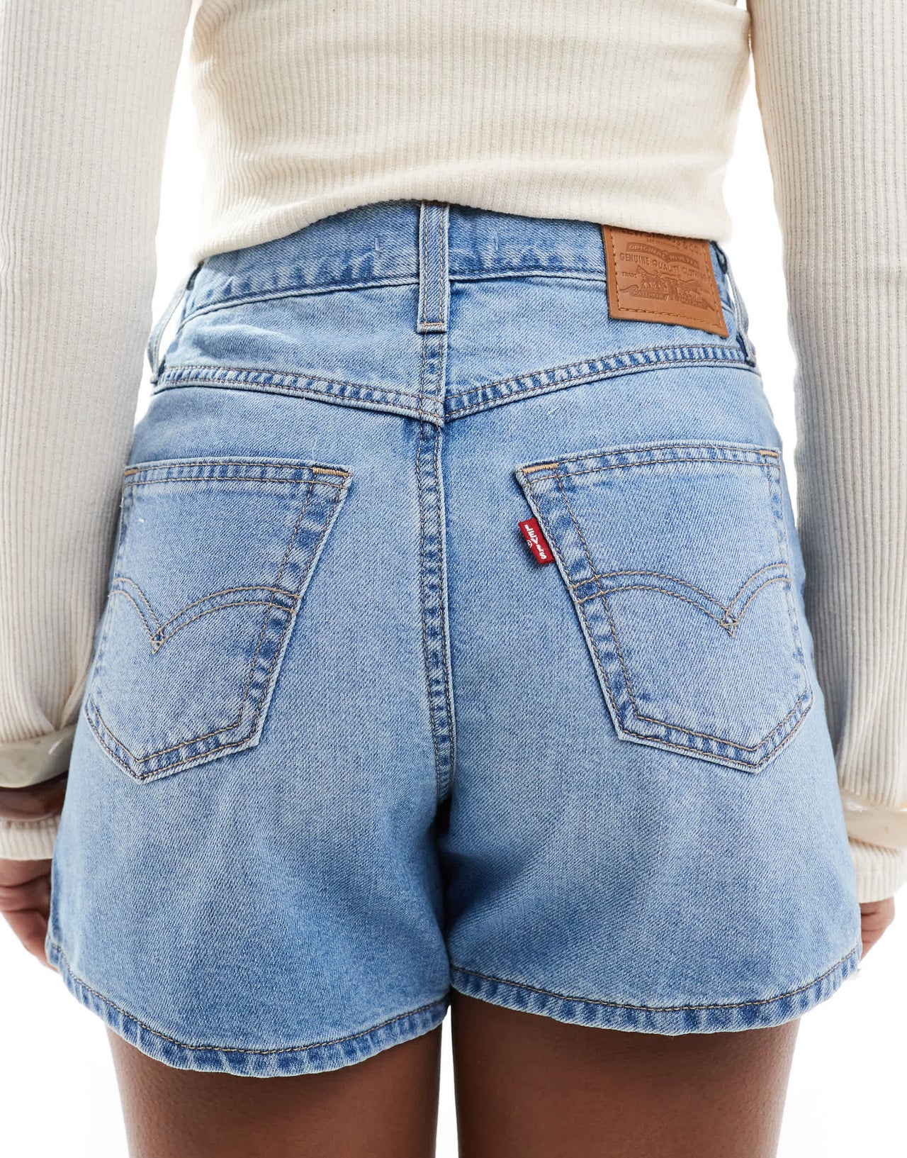 Levi's 80s mom shorts in light blue