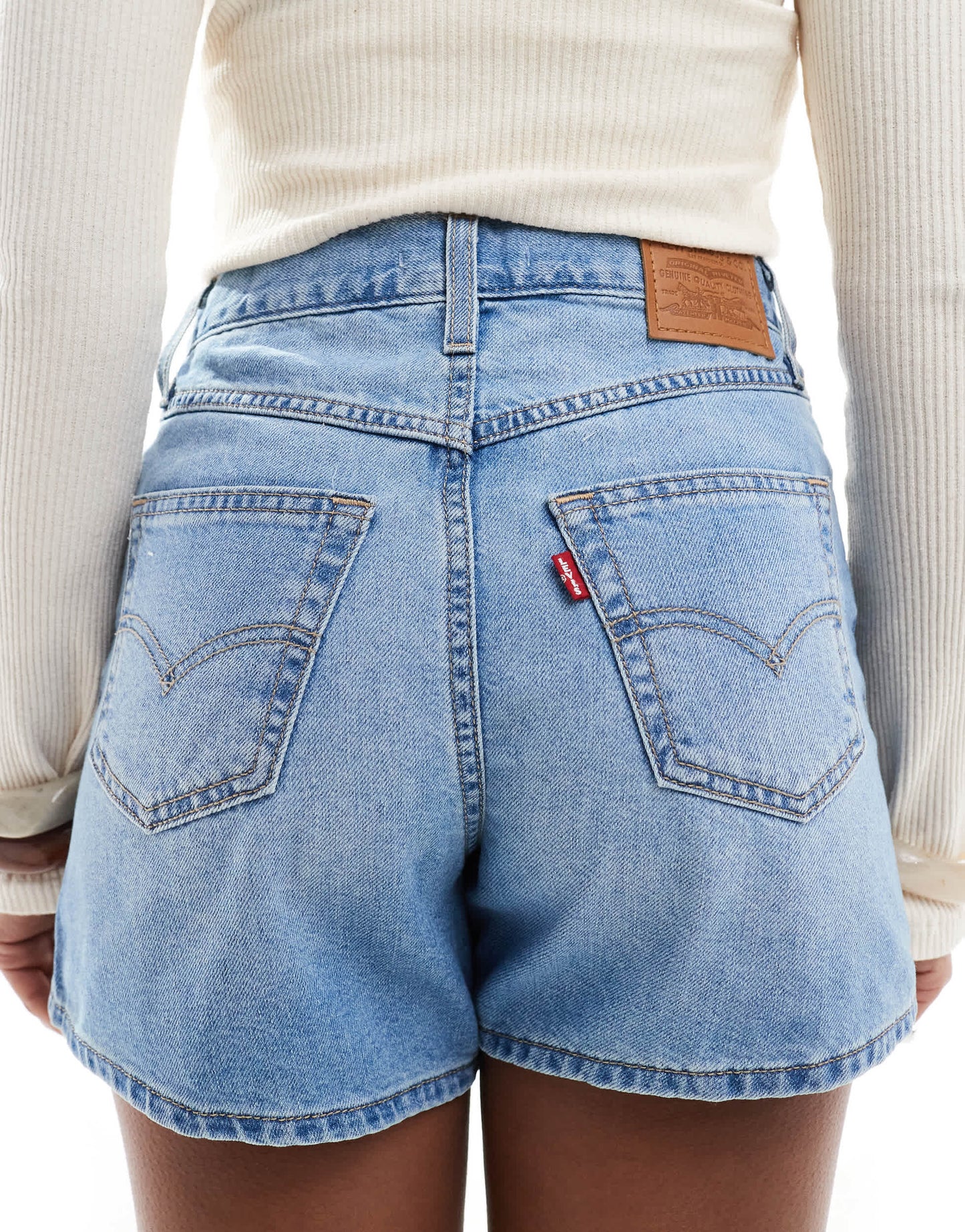 Levi's 80s mom shorts in light blue
