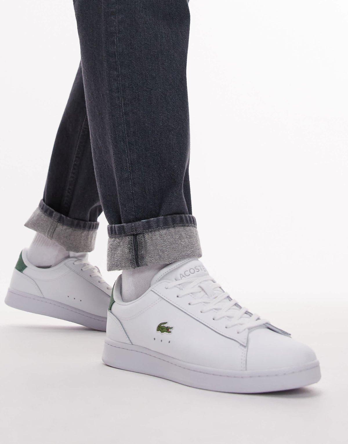 Lacoste Carnaby trainer in white/green