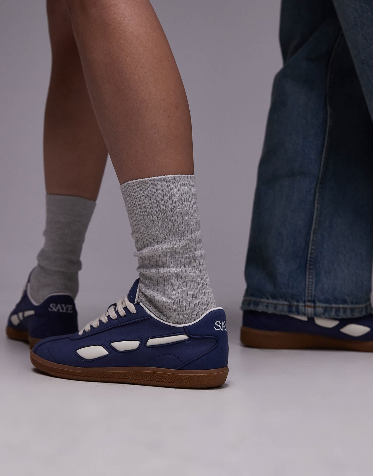 Saye unisex M70 Dart trainer in blue