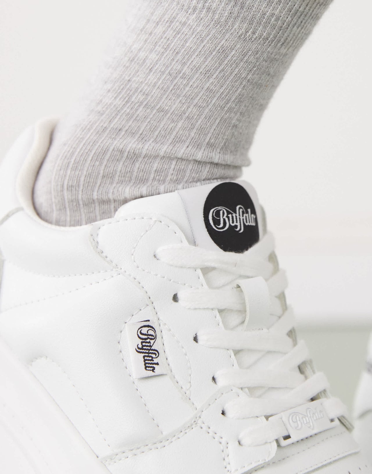 Buffalo Besu chunky trainer in white