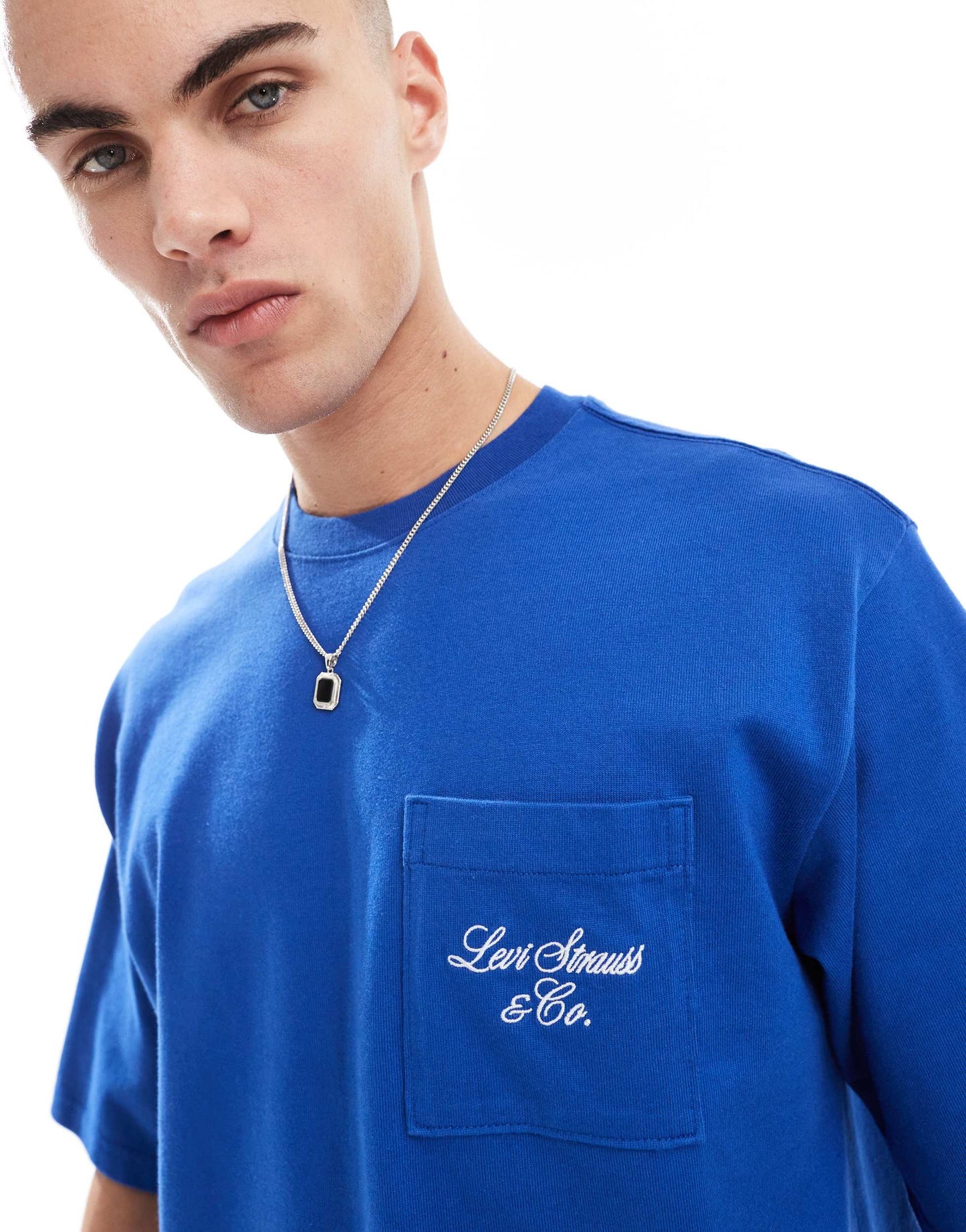 Levi's embroid script logo pocket half sleeve t-shirt in mid blue