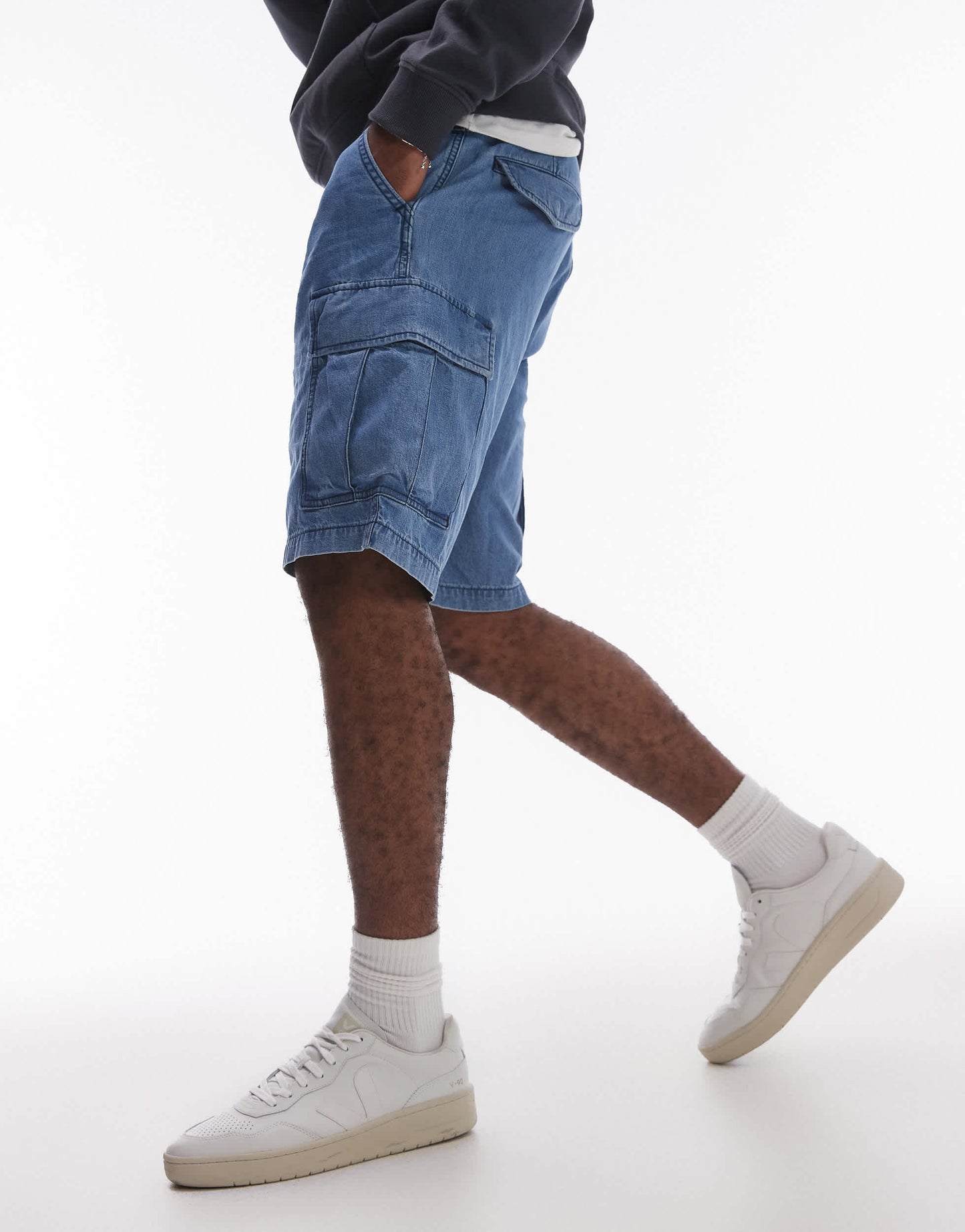 Levi's carrier cargo denim shorts in light wash