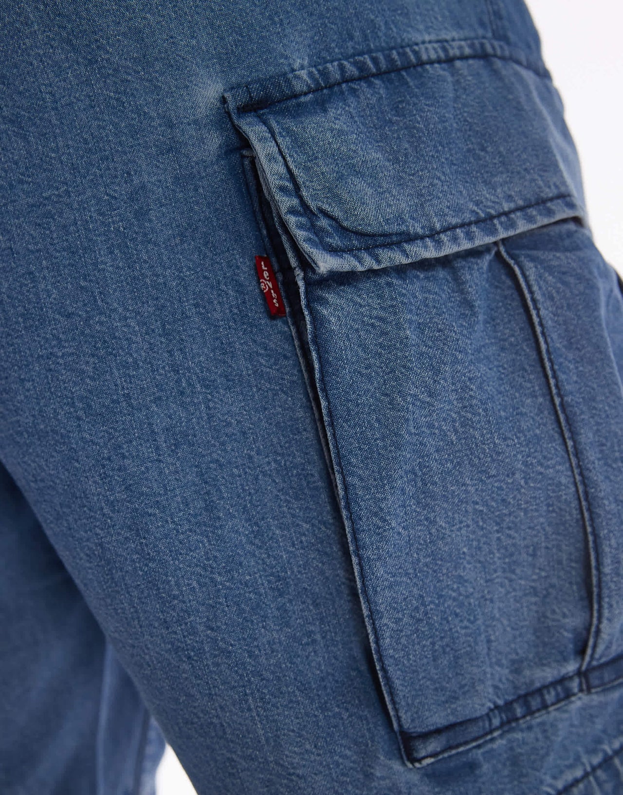 Levi's carrier cargo denim shorts in light wash