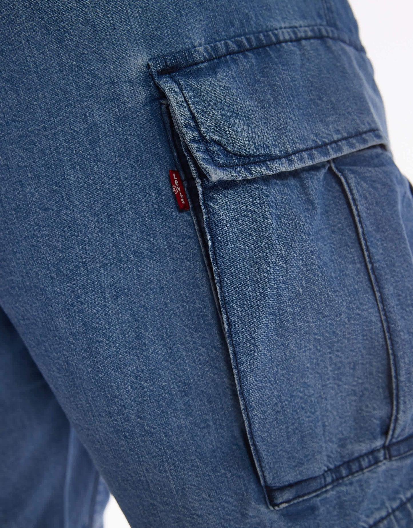 Levi's carrier cargo denim shorts in light wash