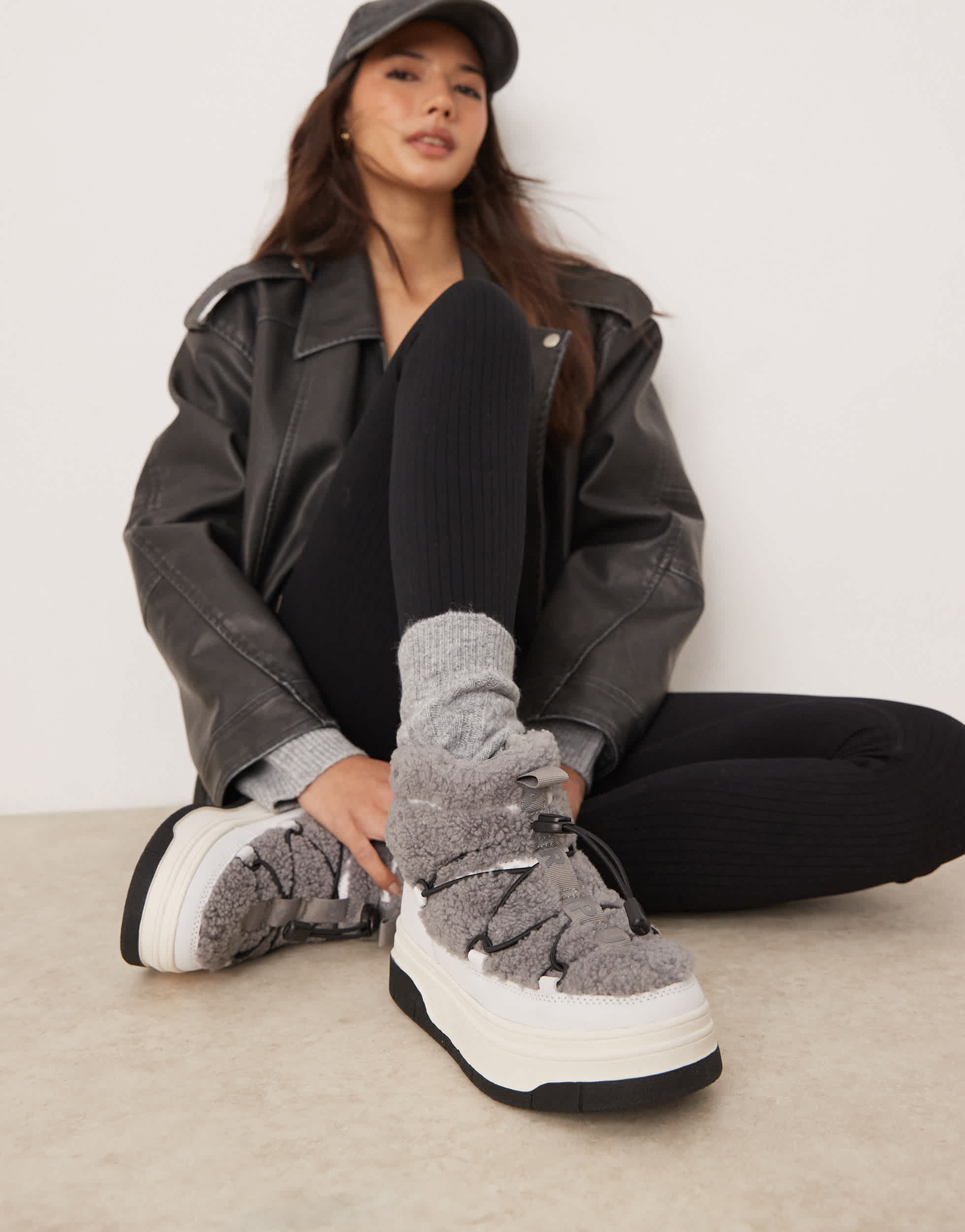 Pajar Janie Low snow boot in charcoal