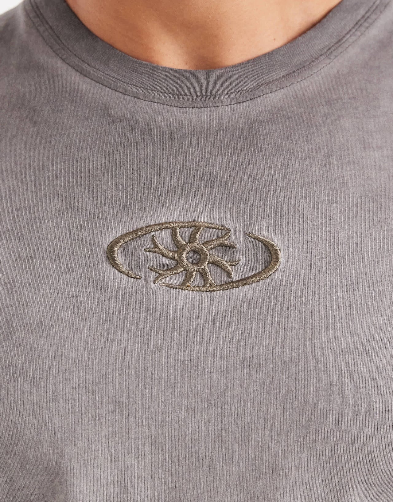 Bershka chest embroidered washed t-shirt in charcoal
