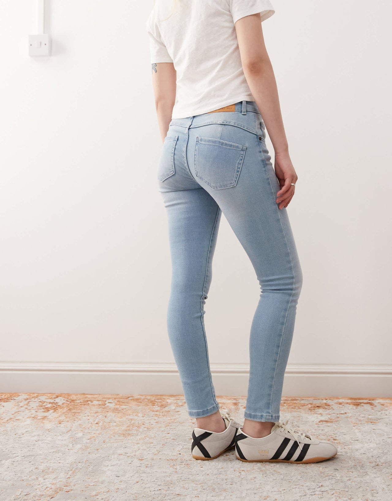 Noisy May Petite Jen push up jeans in light blue wash