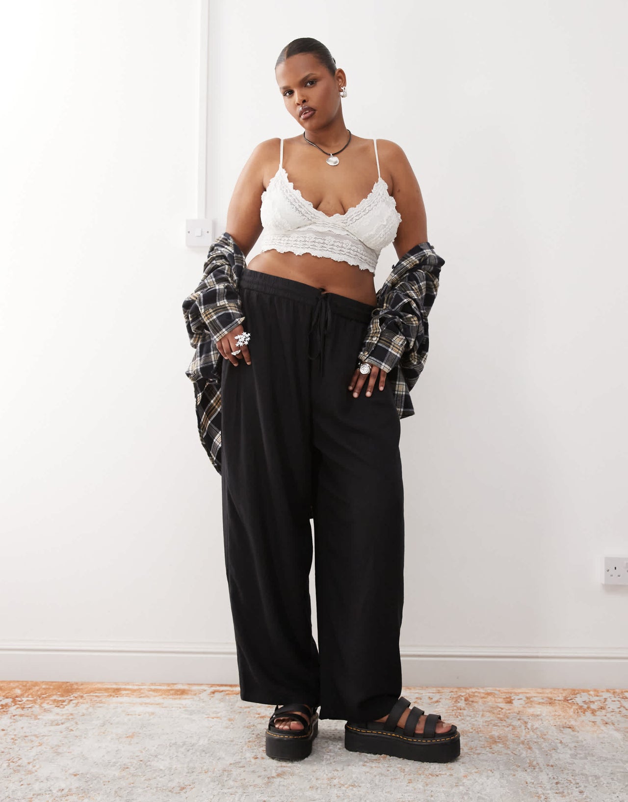 Noisy May Curve loose fit linen mix trouser in black