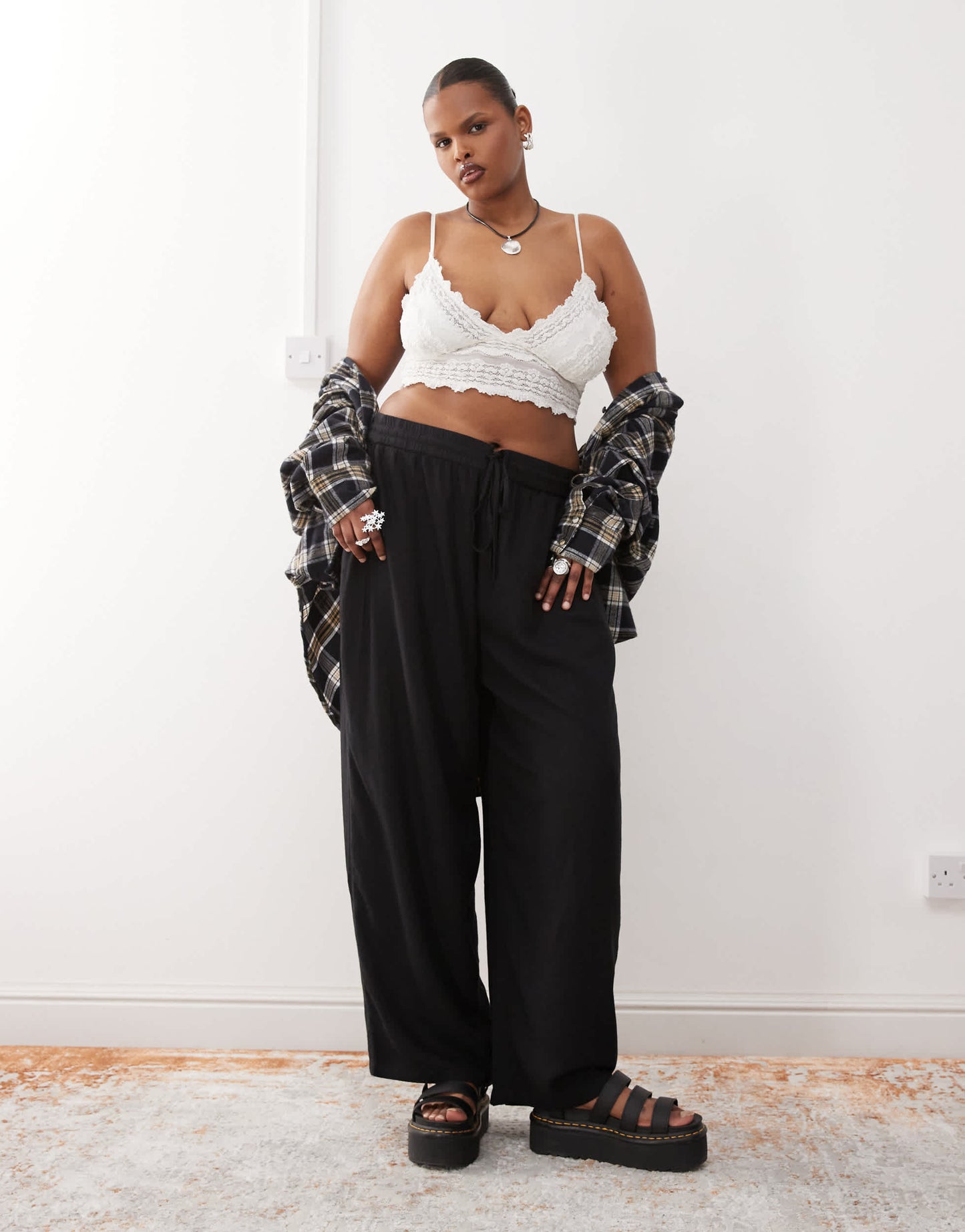 Noisy May Curve loose fit linen mix trouser in black
