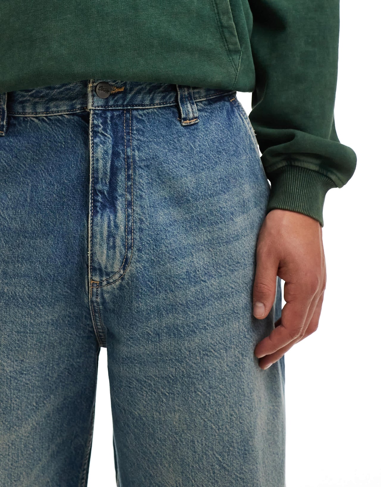 Pull&Bear skater fit jean in blue with yellow cast
