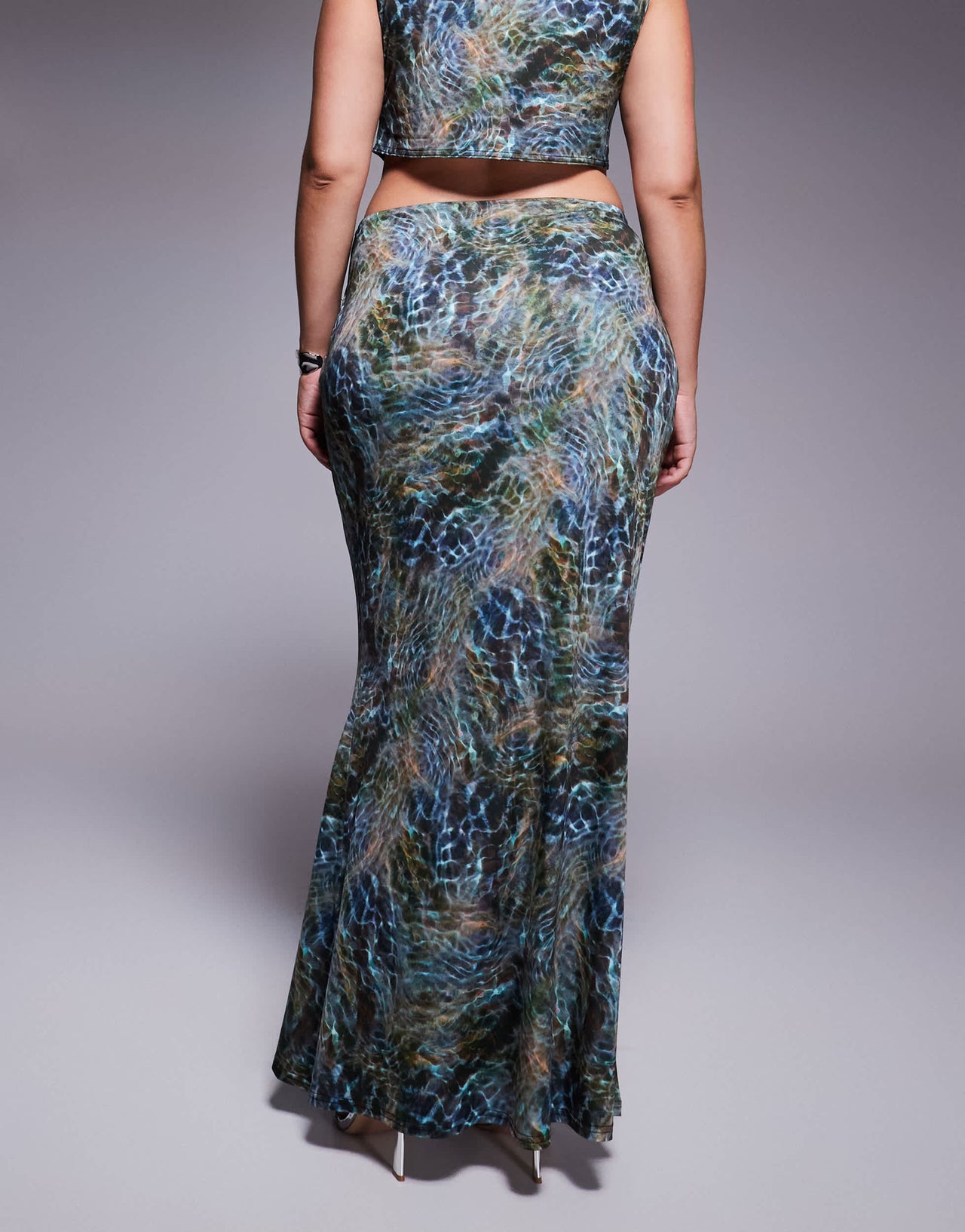 ASOS DESIGN Curve co-ord slinky cut out hip maxi skirt in blue print