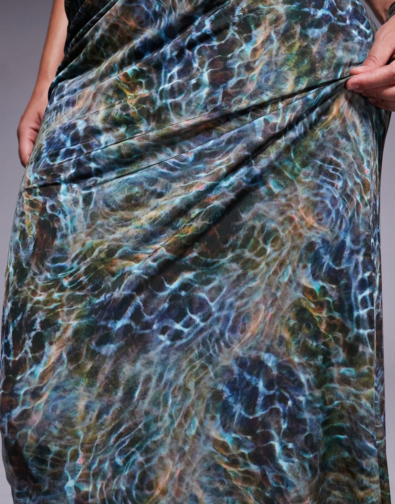 ASOS DESIGN Curve co-ord slinky cut out hip maxi skirt in blue print