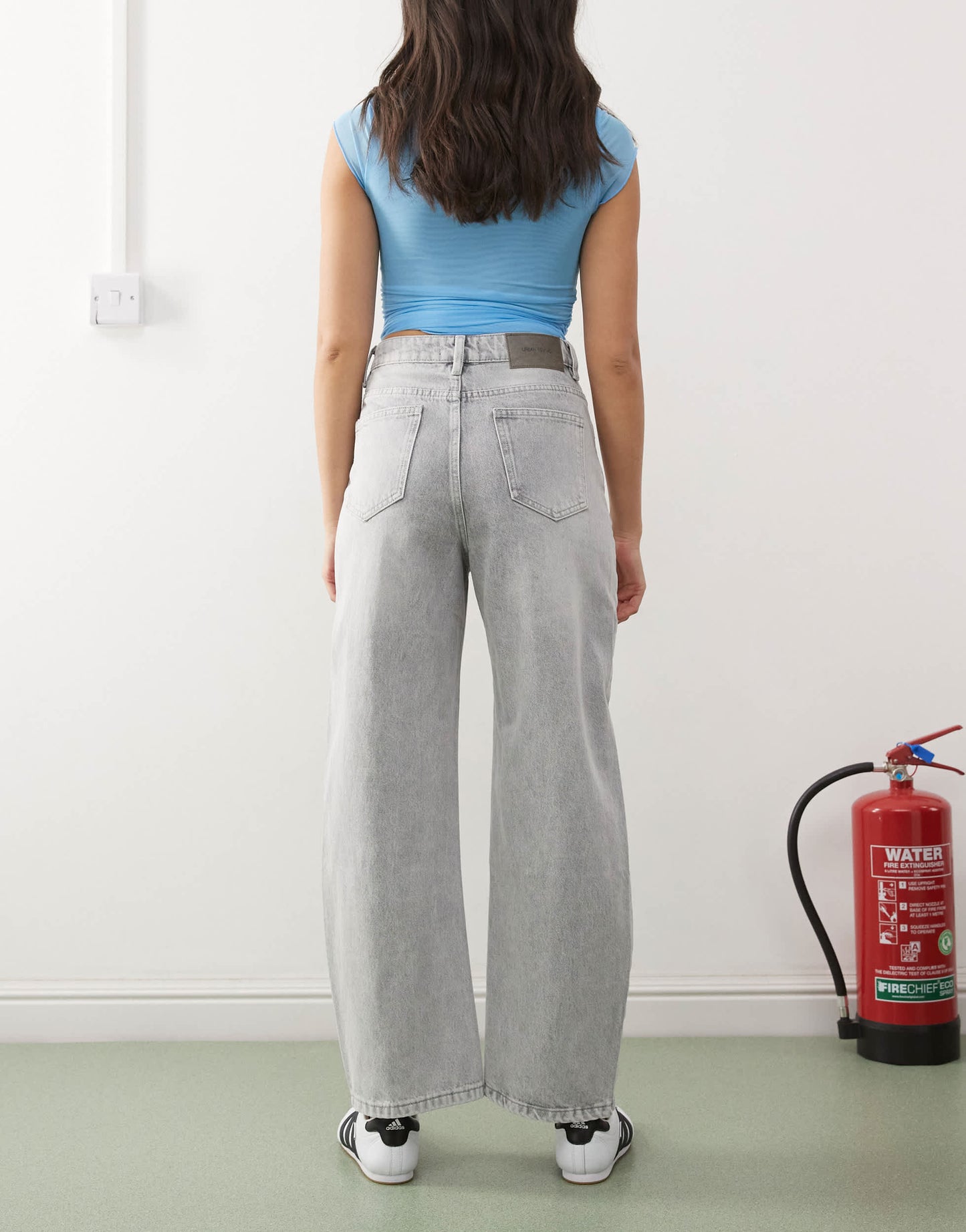Urban Revivo barrel leg jeans in light grey
