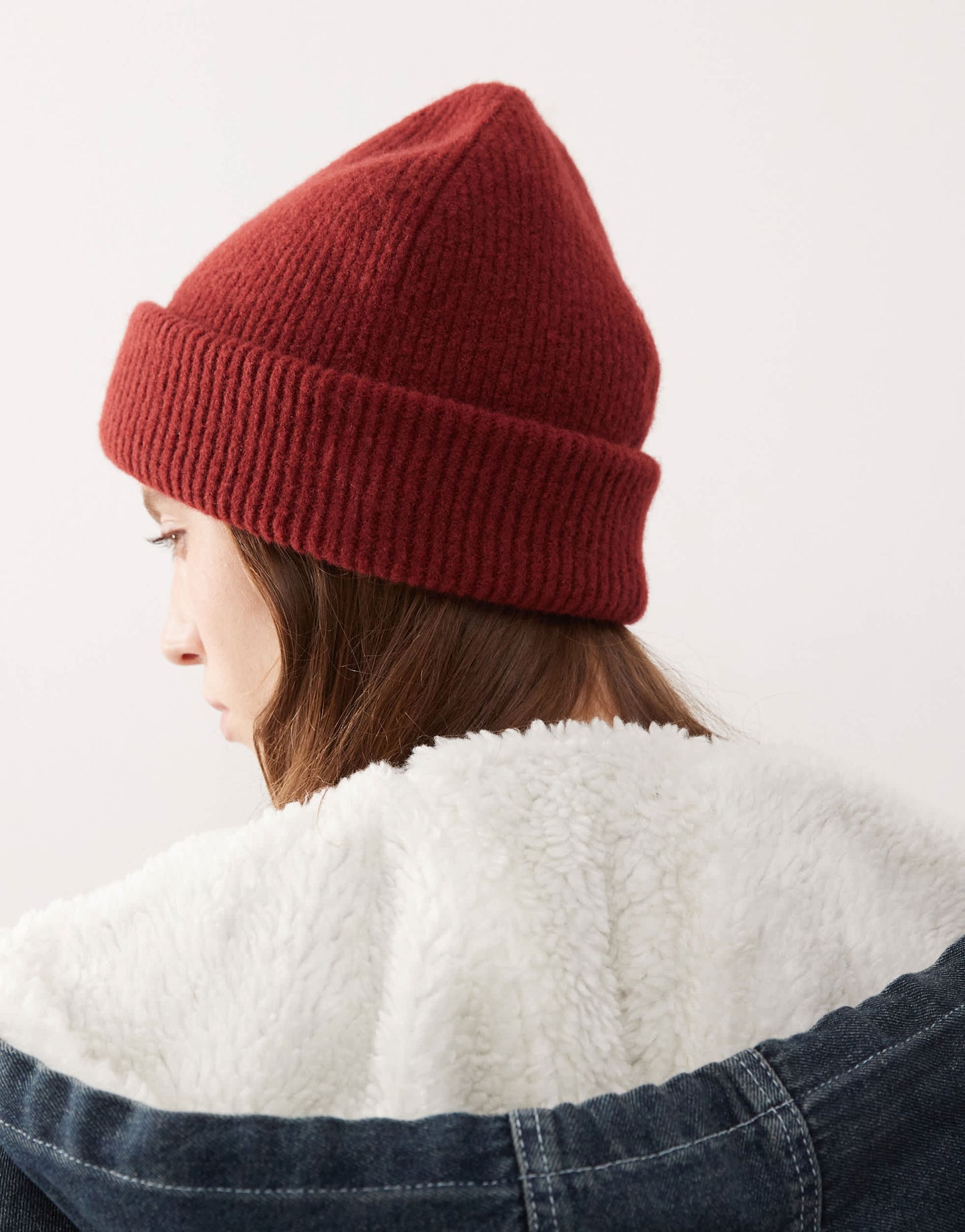 Monki ribbed beanie hat in rust red