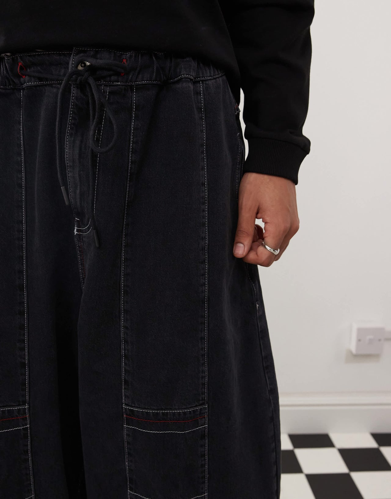 COLLUSION seam detail jogger jeans in black - BLACK