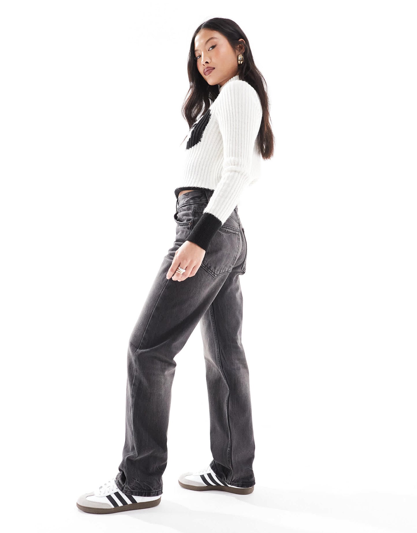 Pull&Bear Petite mid rise straight leg jeans in black