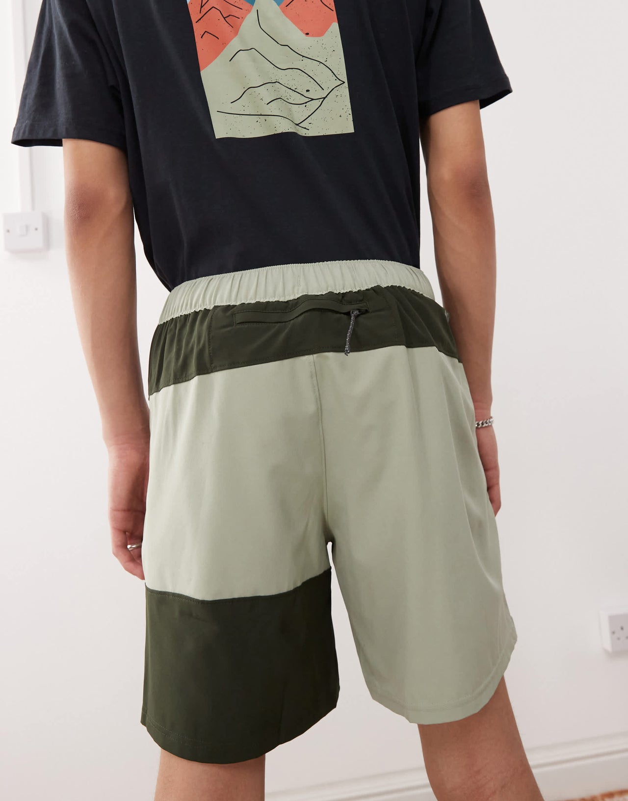 Columbia Hike Color Block shorts in green