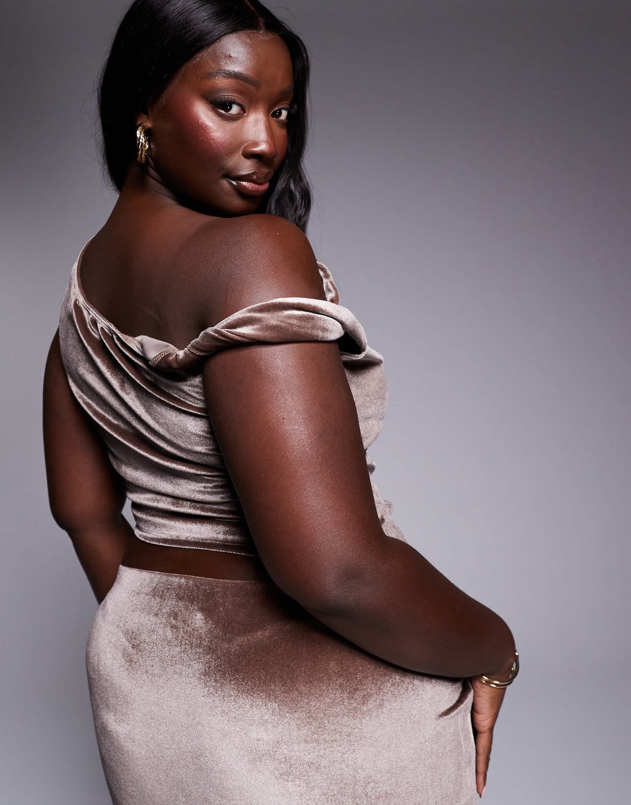 ASOS DESIGN Curve co-ord velvet twist off shoulder top with trim in mink