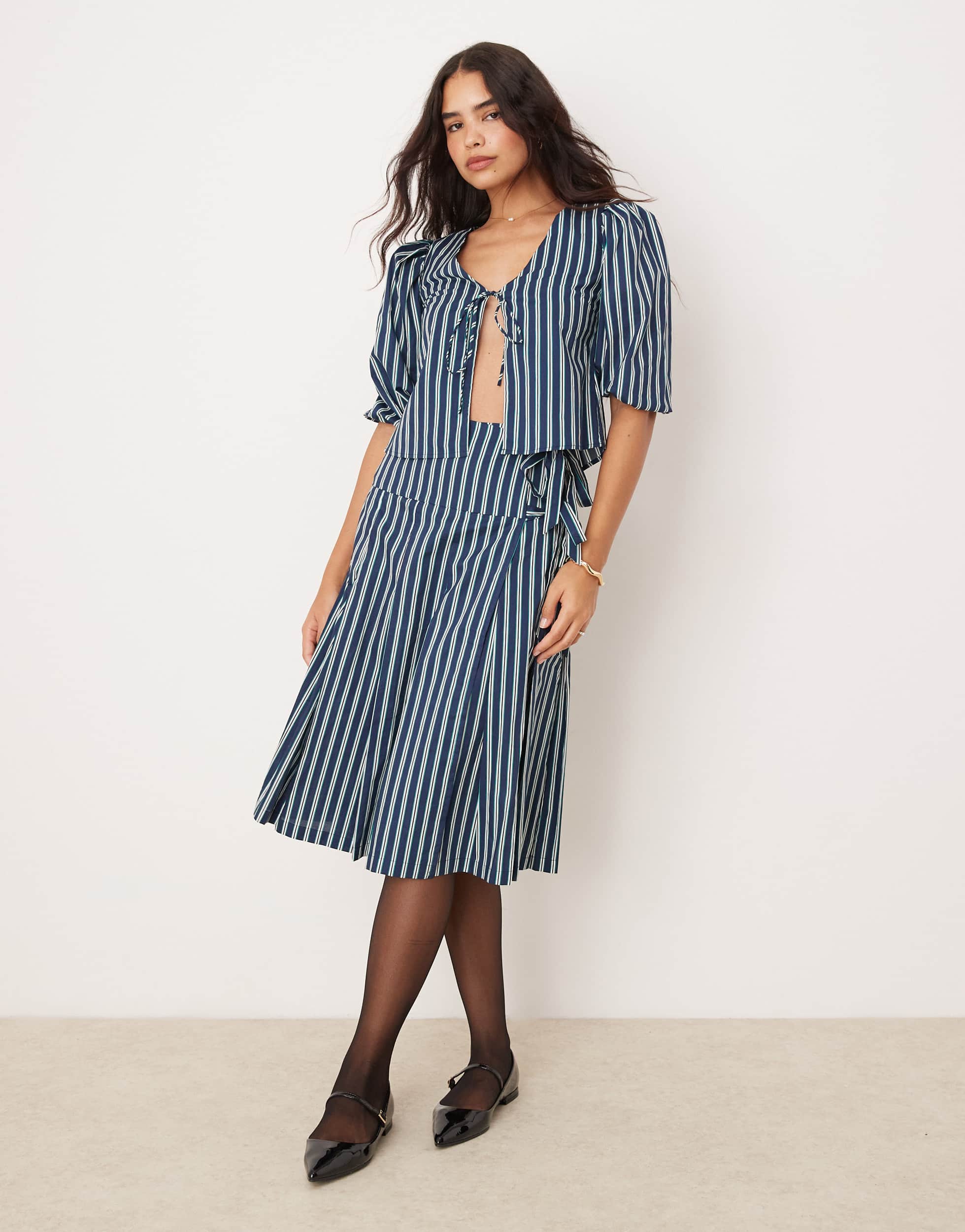 Glamorous midaxi kilt with side ties in green stripe co-ord