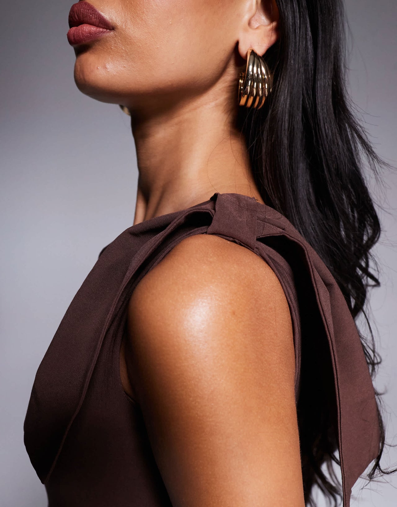 Vesper bengaline one shoulder bow detail midi dress in chocolate