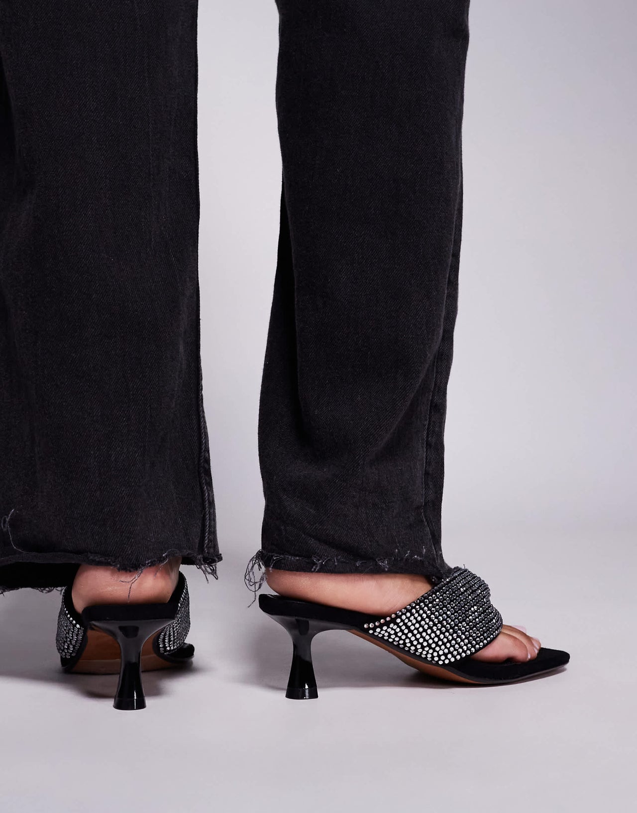 River Island toe thong heeled sandal with diamante detail in black