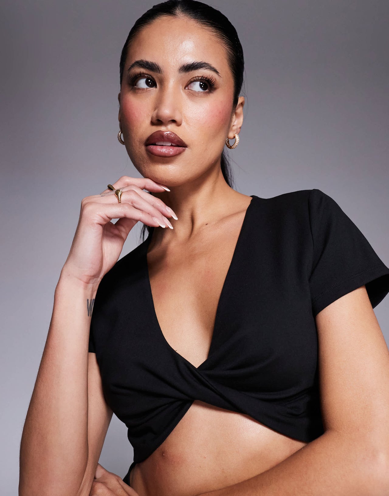 4505 soft touch twist front crop t-shirt in black