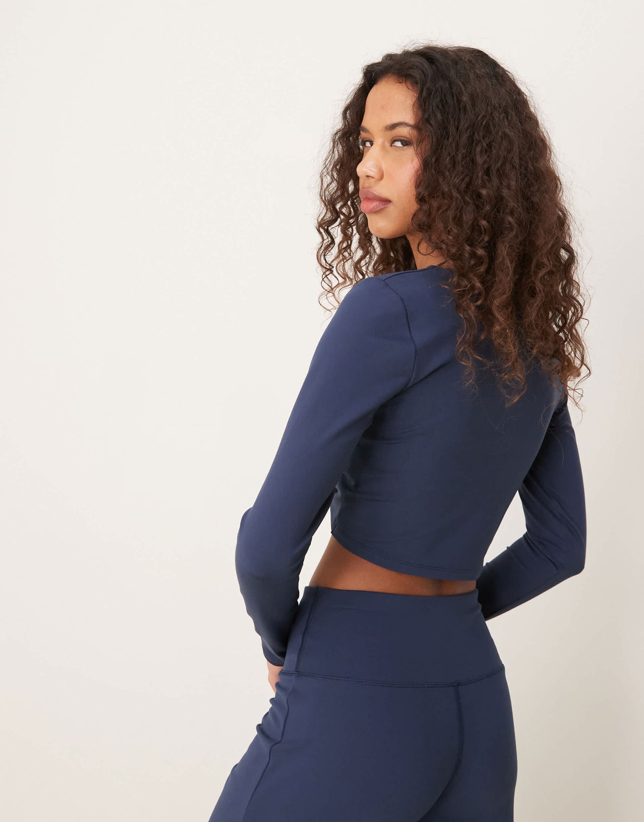 4505 soft touch twist front long sleeve crop t-shirt in navy