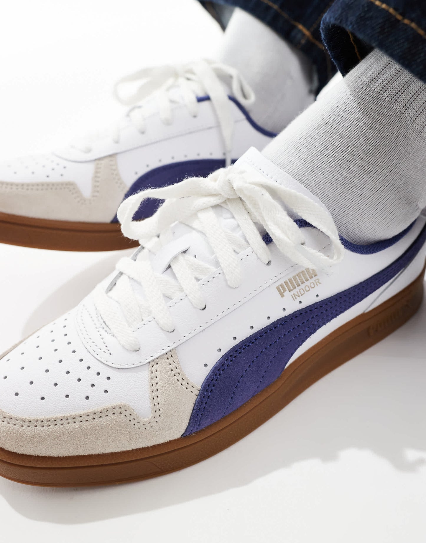 Puma Indoor trainers in white & blue
