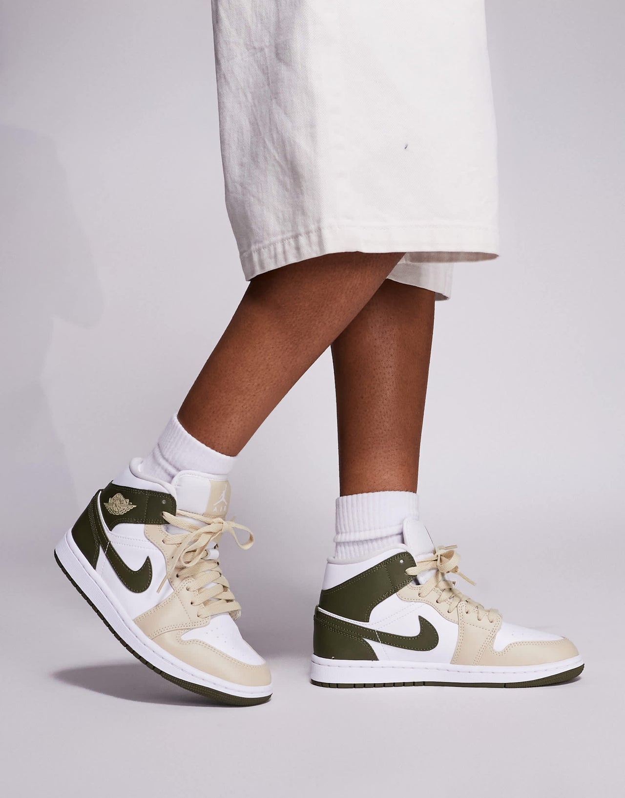 Nike Air Jordan 1 Mid trainers in white and khaki