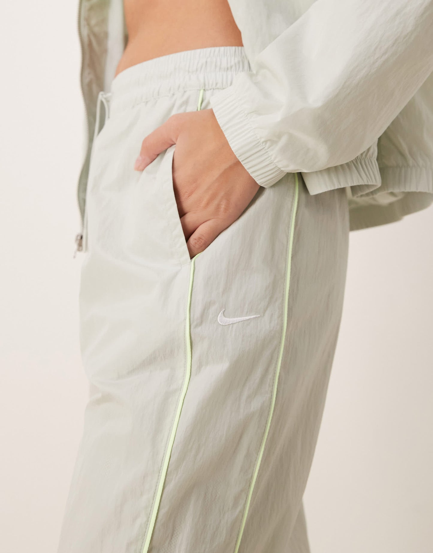 Nike windrunner trackpant in silver