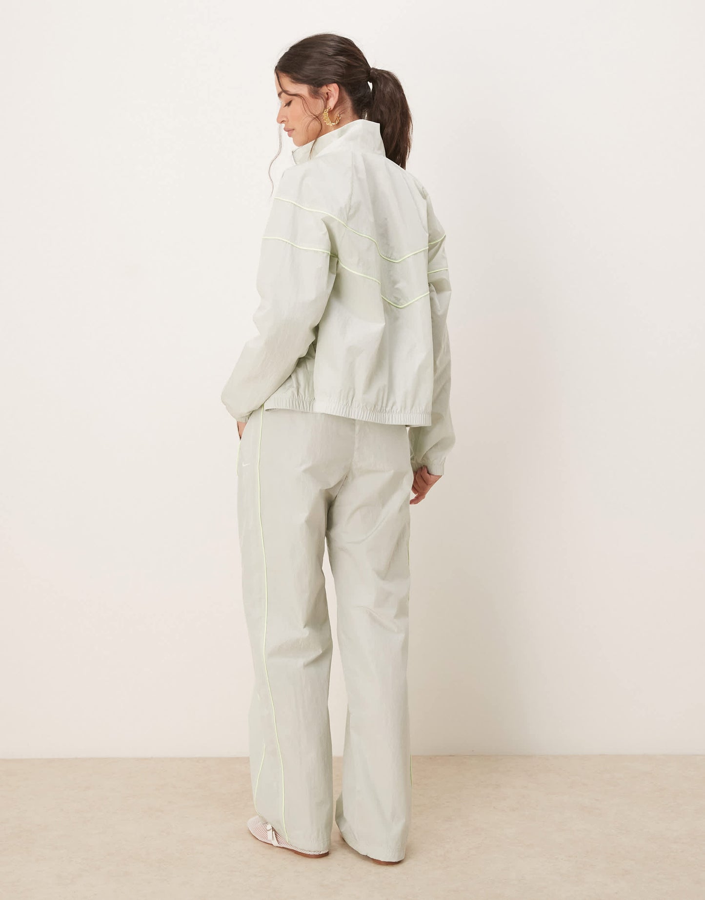 Nike windrunner trackpant in silver