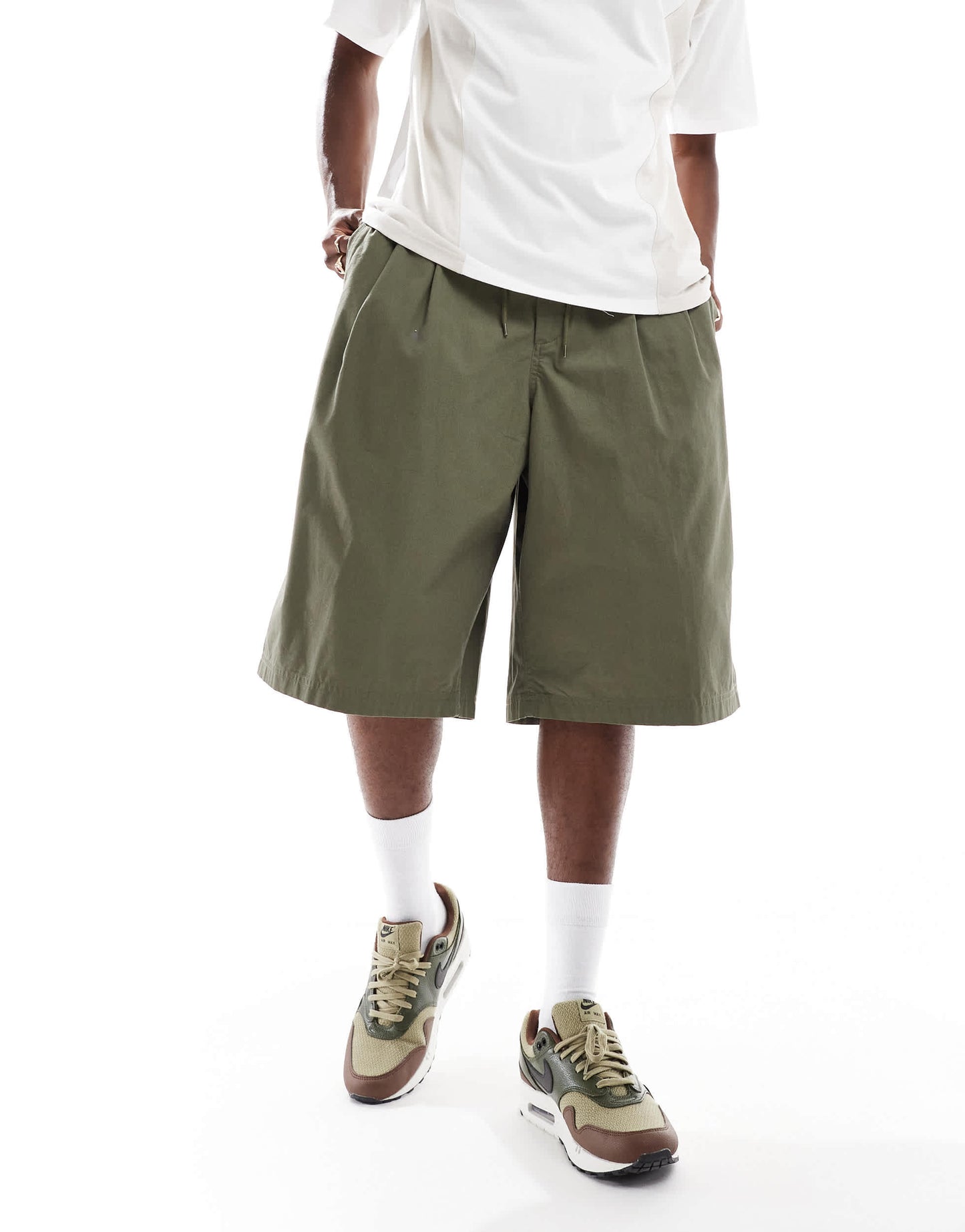 Nike Club Woven oversized short in green