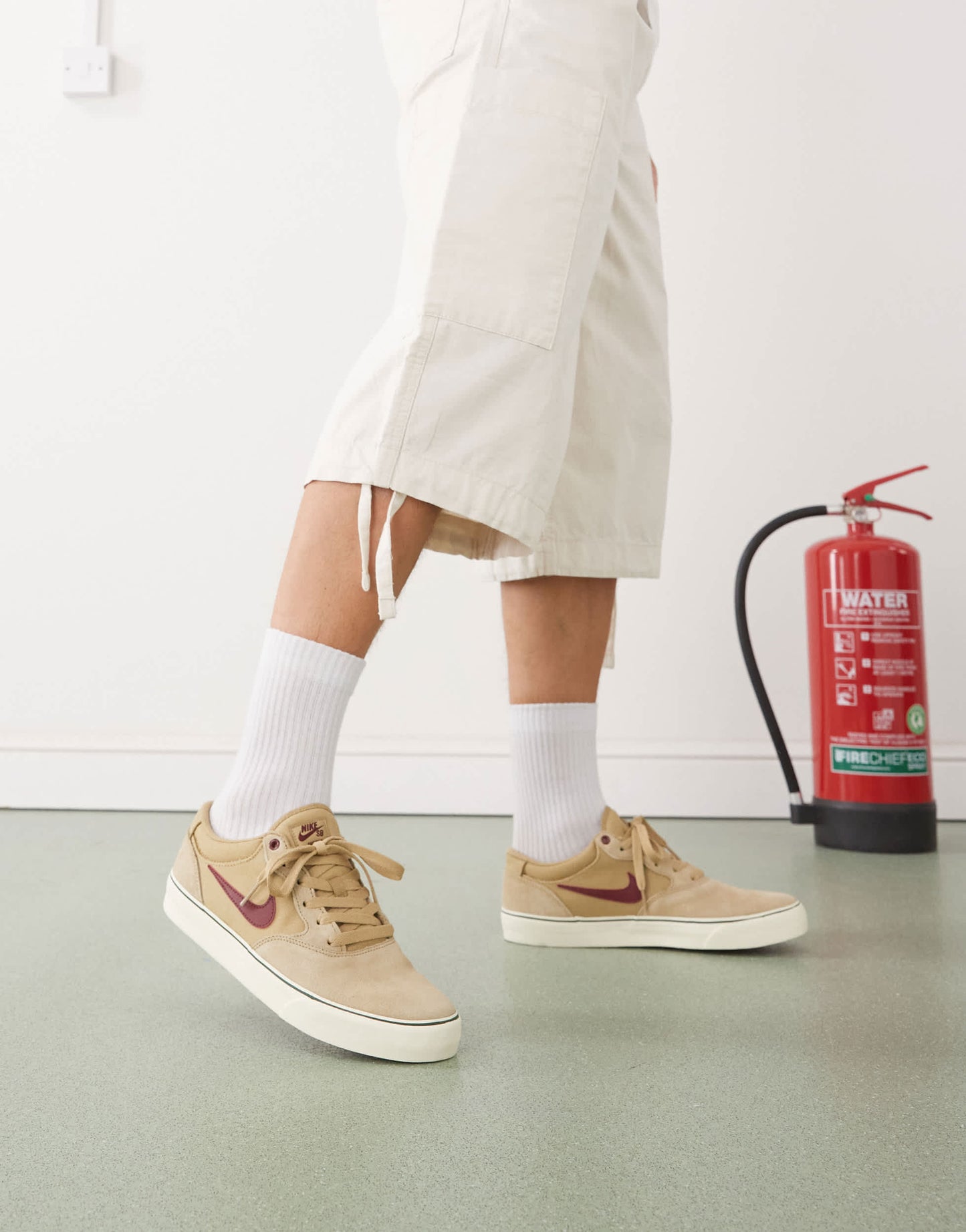 Nike SB Chron 2 trainers in light brown
