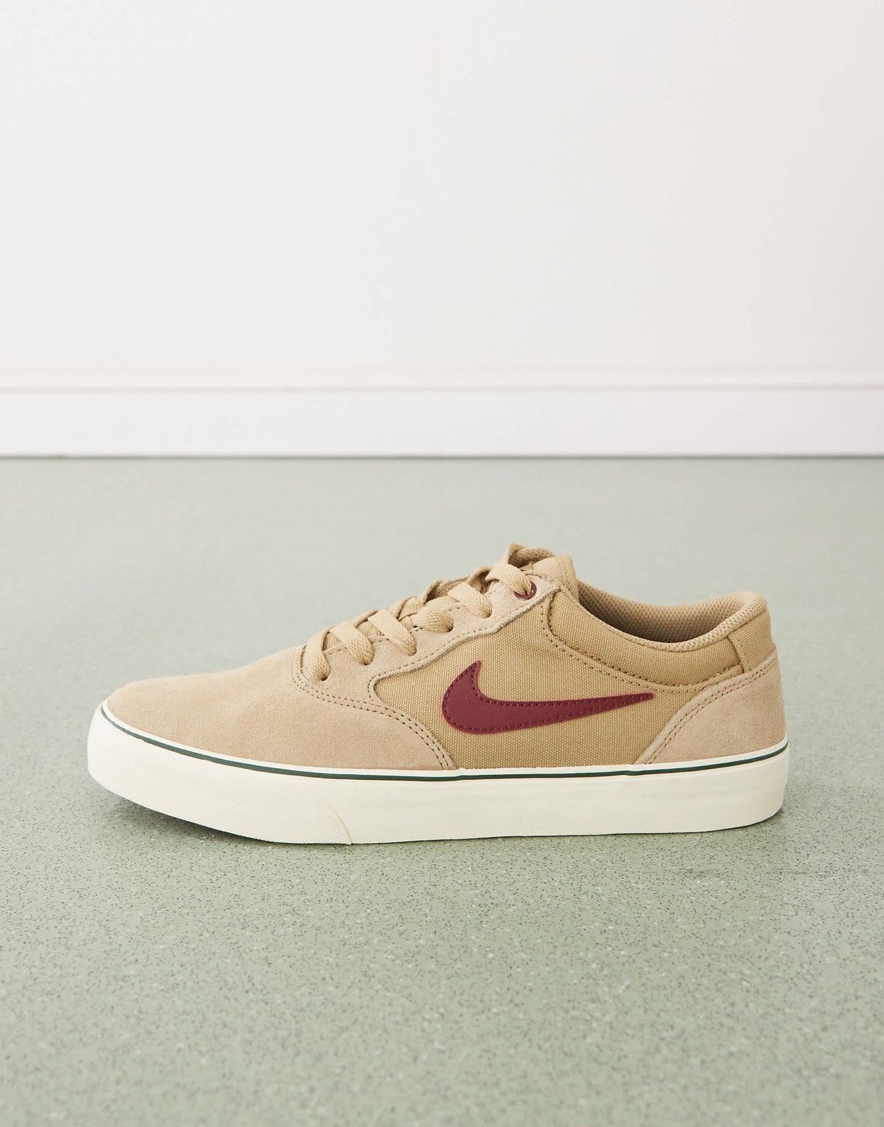 Nike SB Chron 2 trainers in light brown