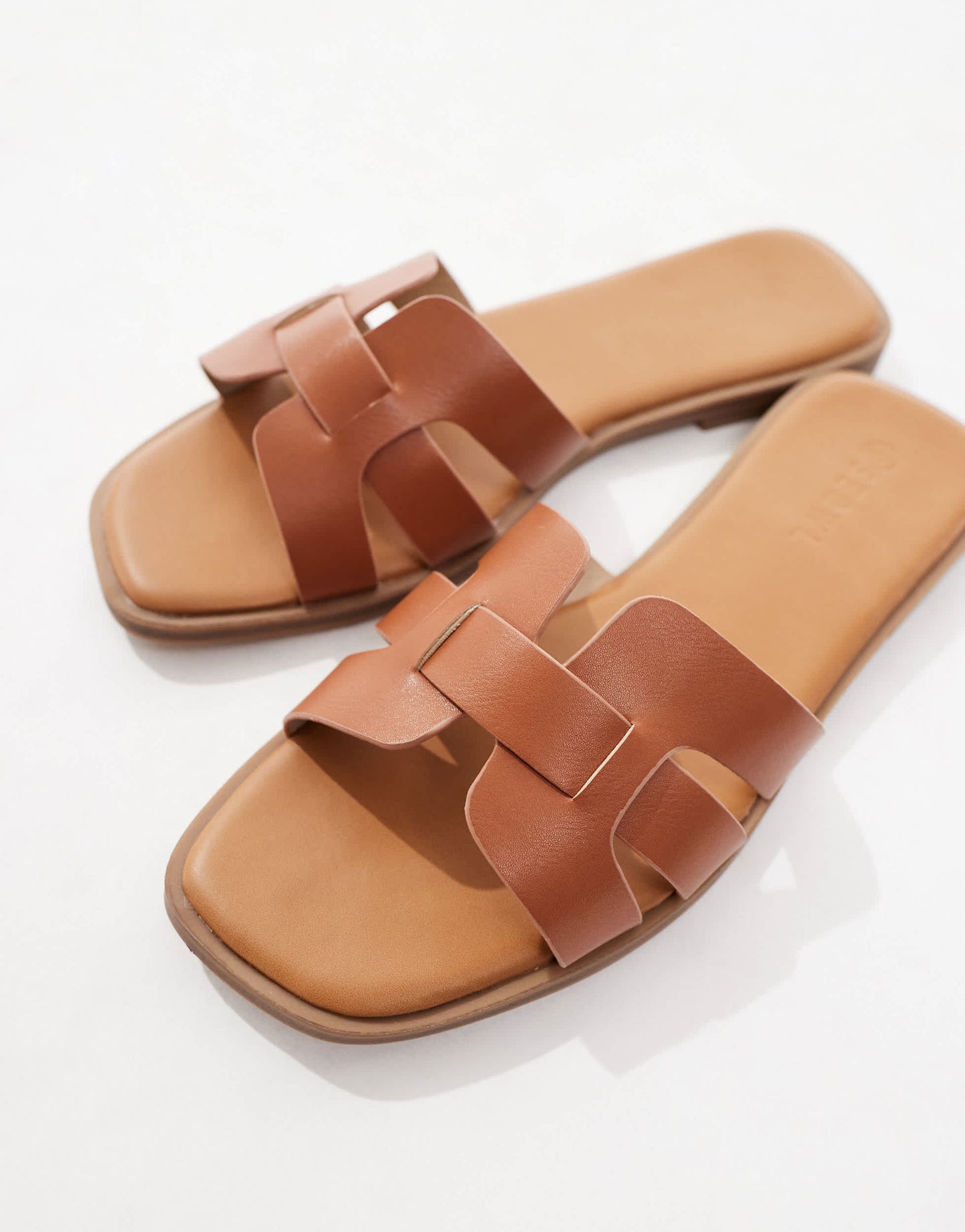 SEQWL Stork flat sandals in tan