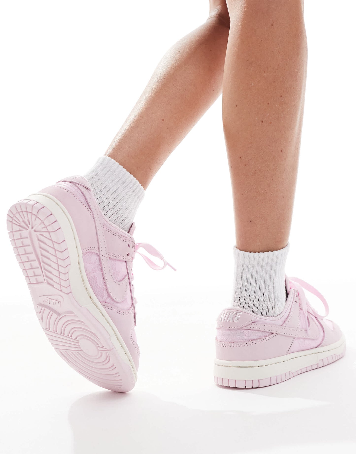 Nike Dunk Low Retro SE trainers in pink