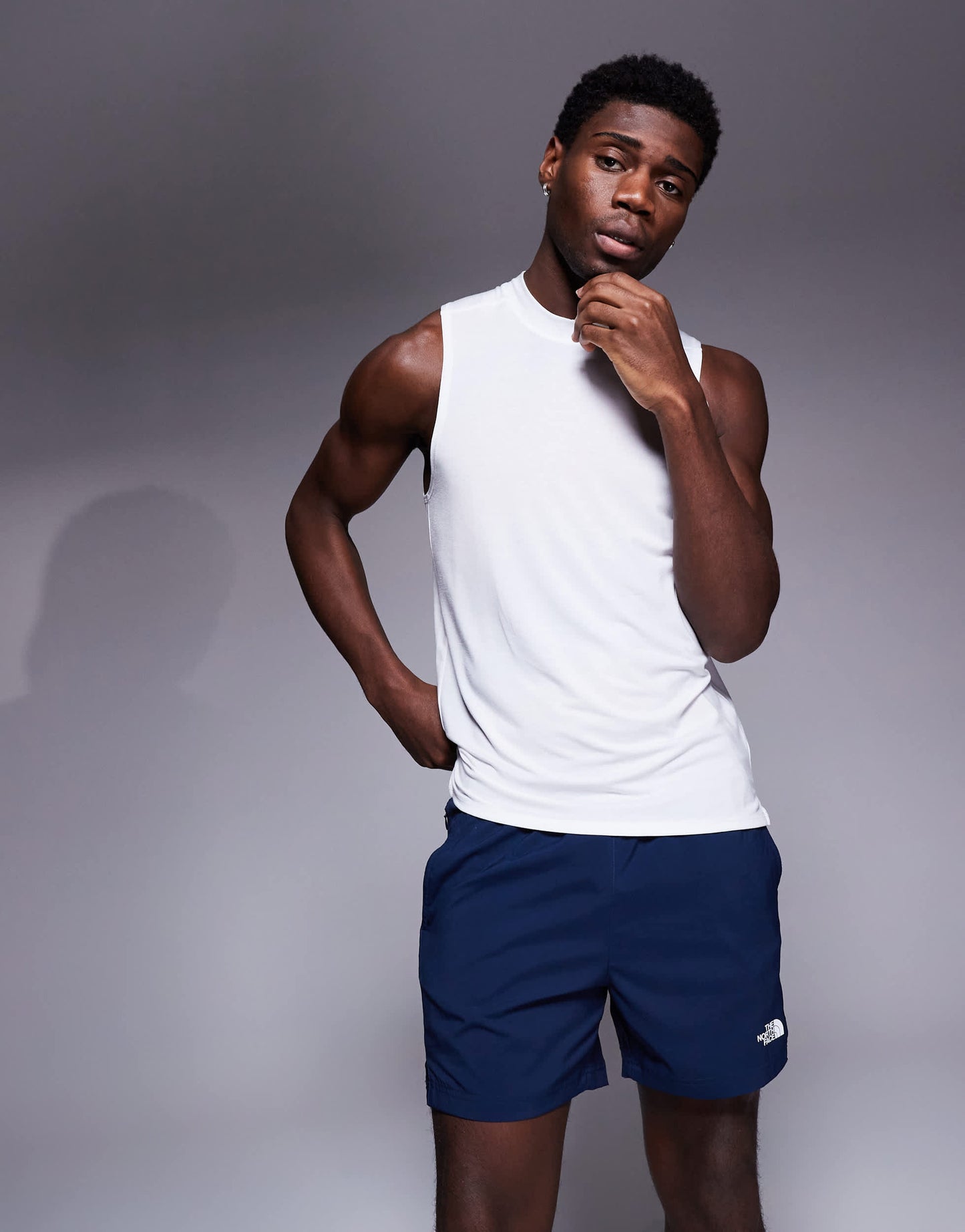 The North Face 24/7 5"" logo shorts in navy