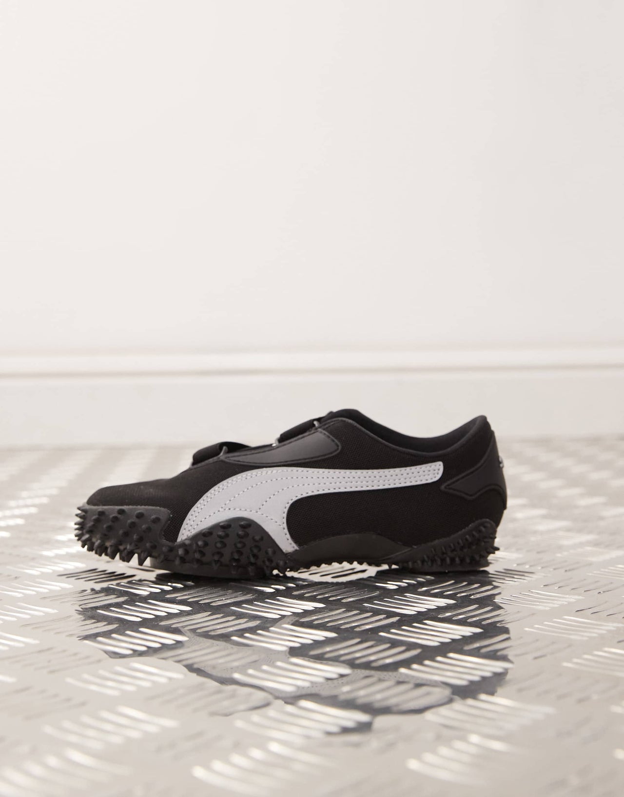 Puma Mostro trainers in black & silver