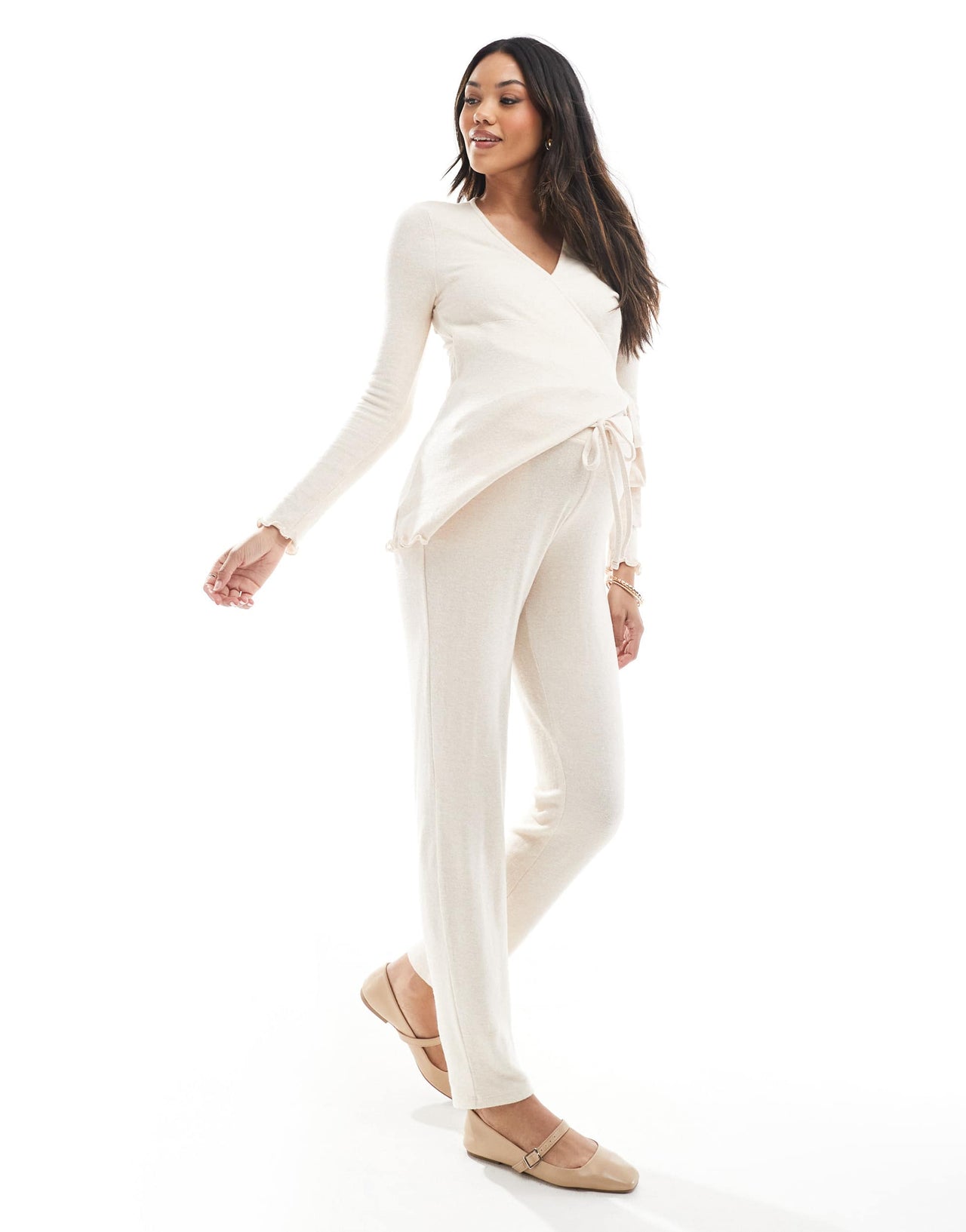 Mamalicious Maternity supersoft tapered jogger co-ord in cream melange