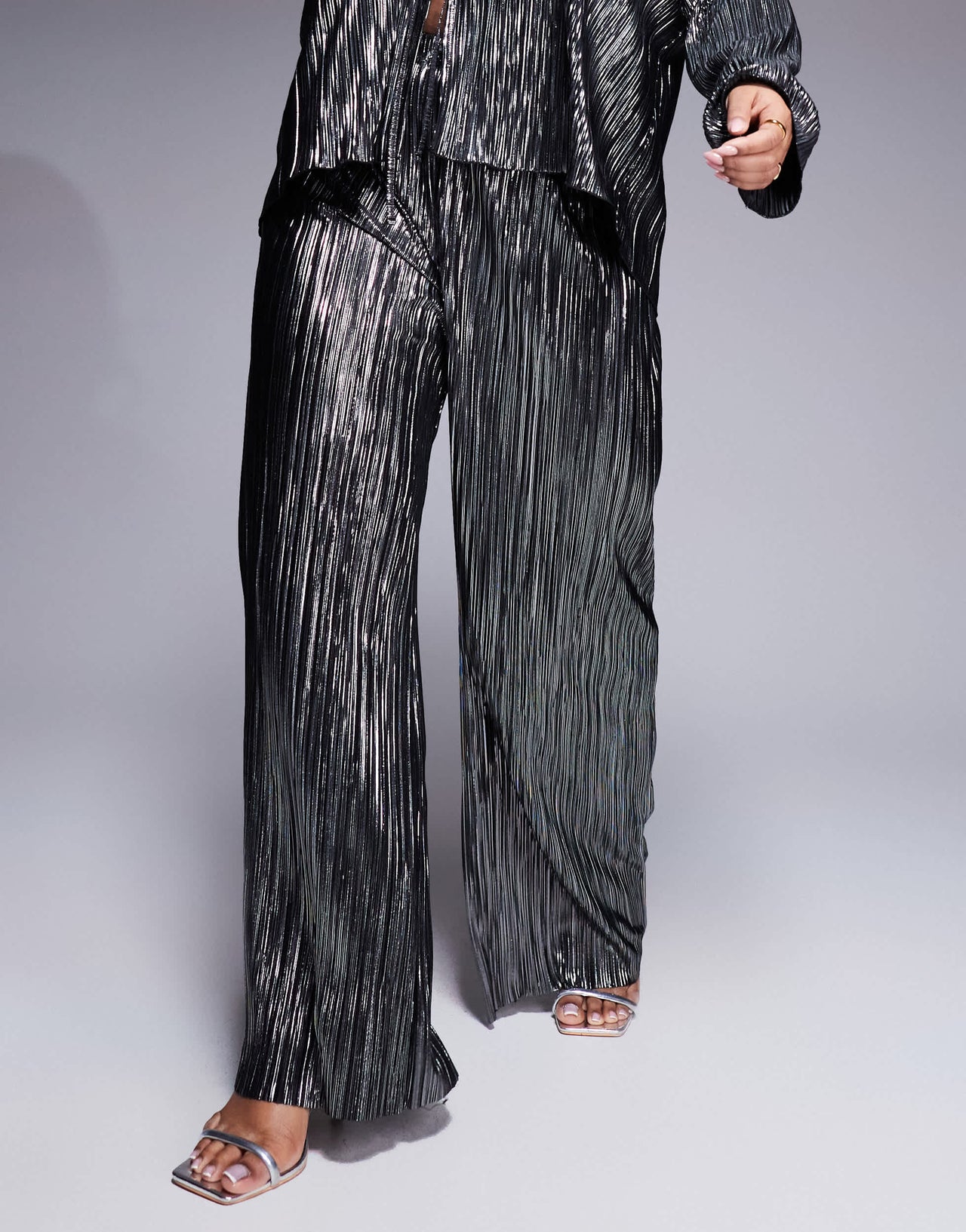 New Look Curve metallic plisse wide leg trousers in pewter