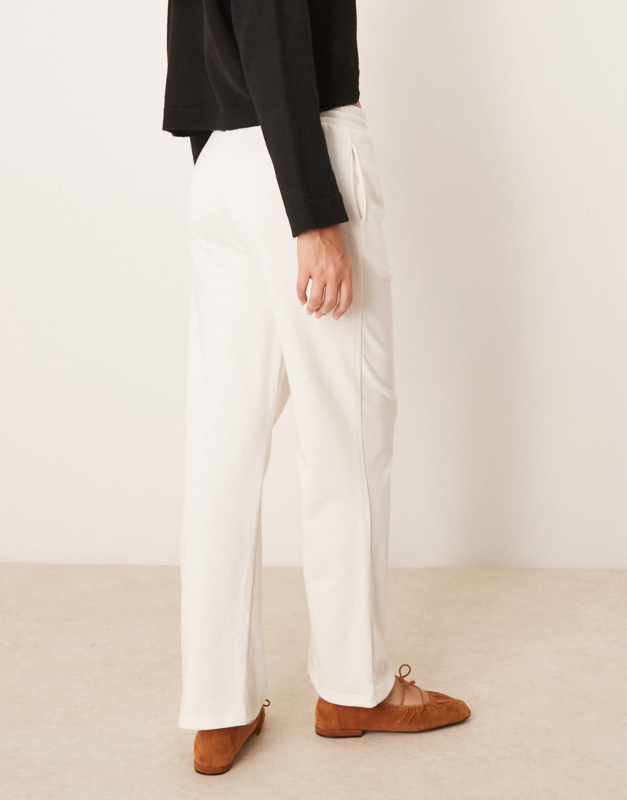 New Look wide leg joggers in off white