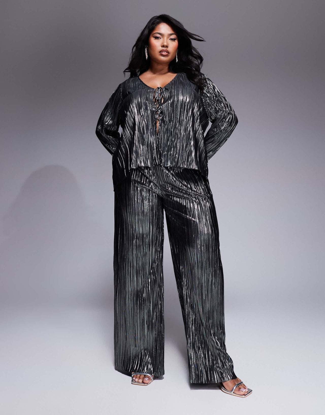 New Look Curve metallic plisse long sleeve tie top in pewter