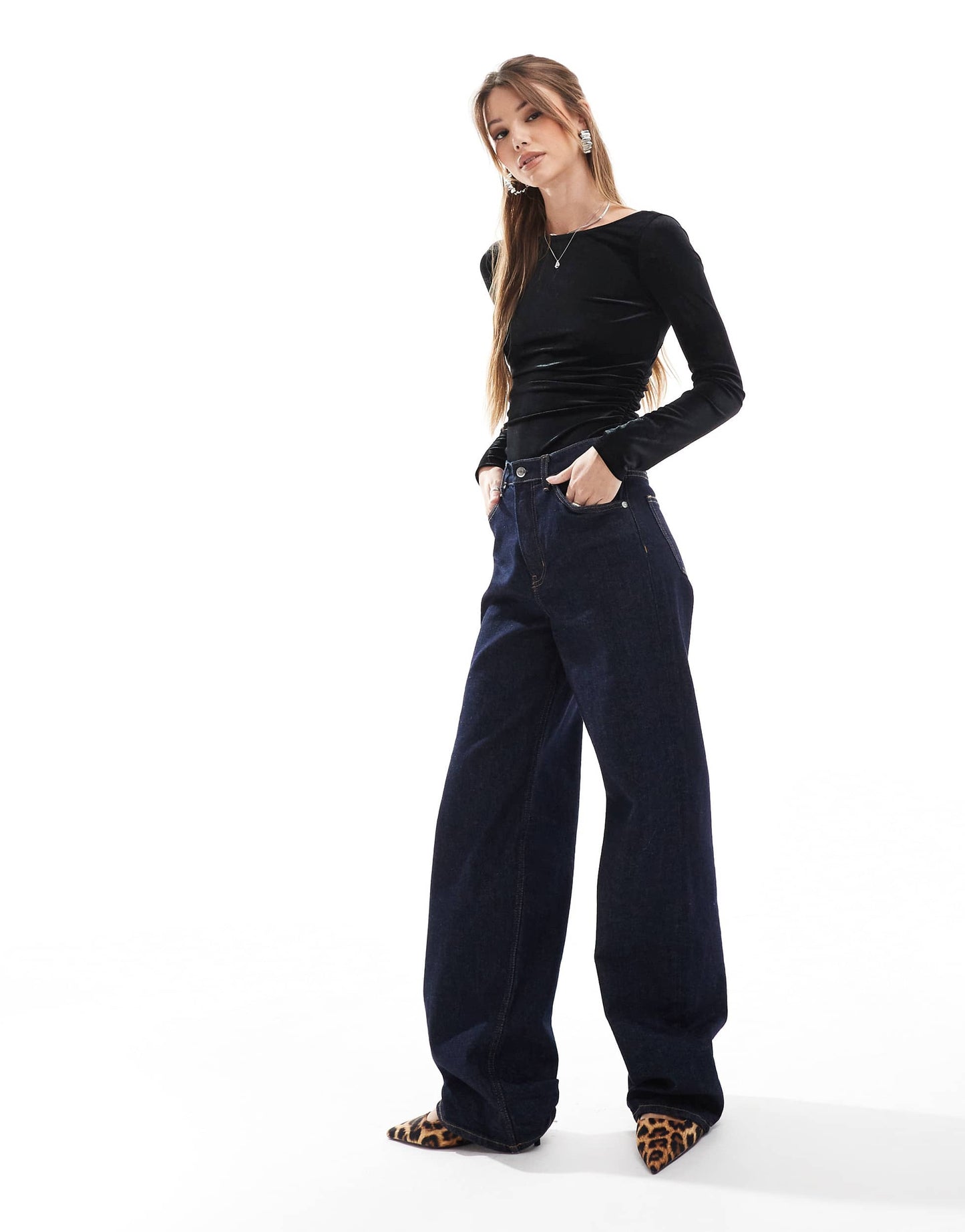 Pull&Bear long sleeved velvet body in black