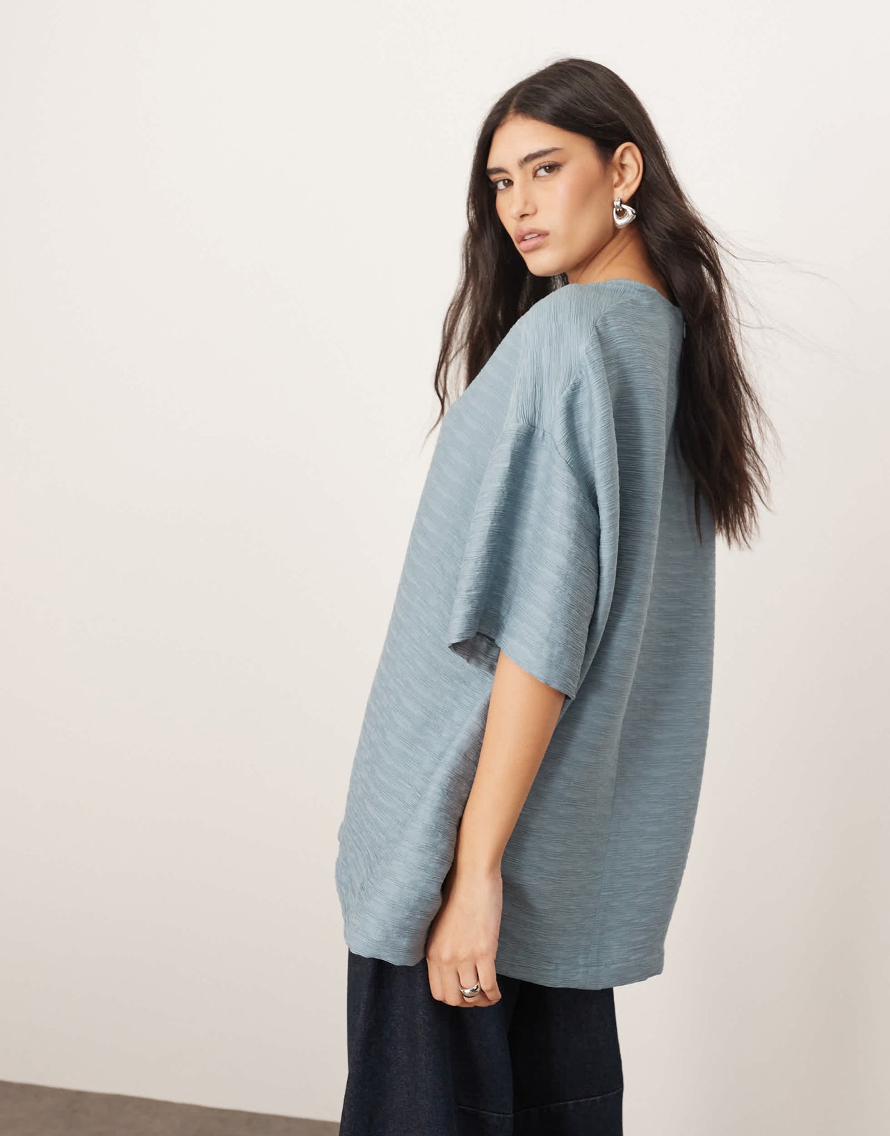 ARRANGE oversized textured boxy woven t-shirt in denim blue