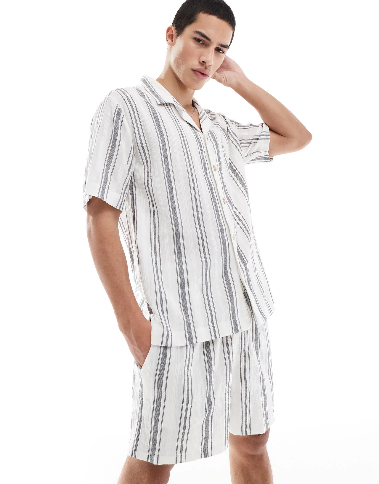 Goldsboro resort stripe shorts in white and black