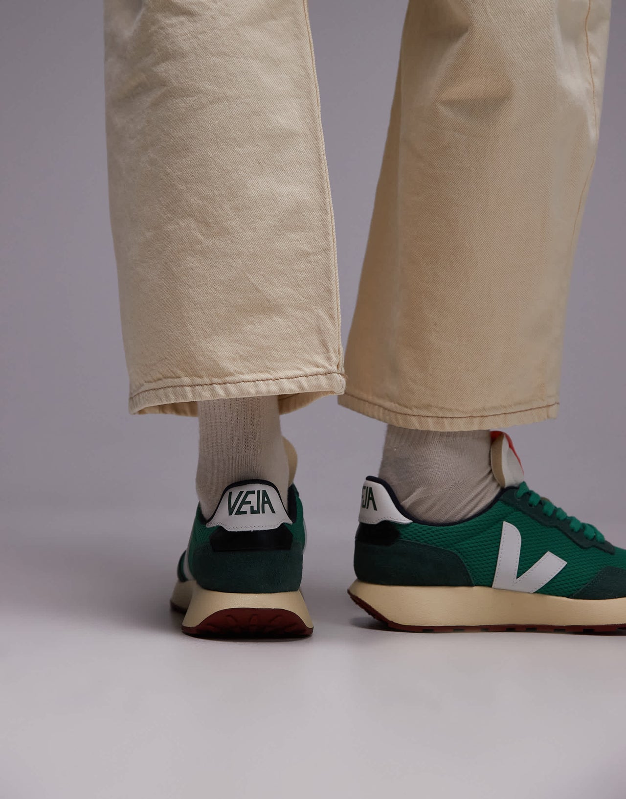 VEJA Paulistana trainer in emeraude white