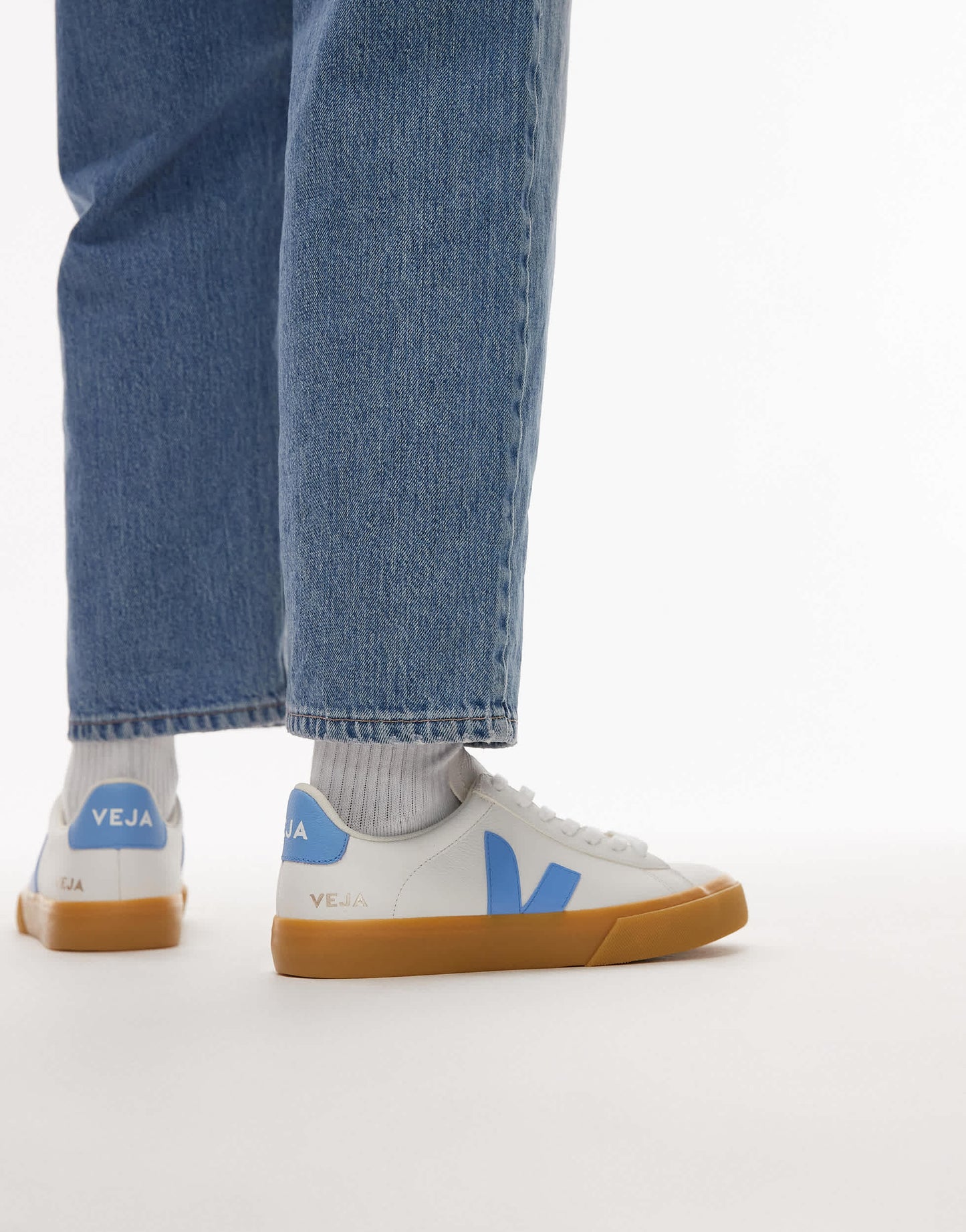 VEJA Campo trainer in extra white aqua